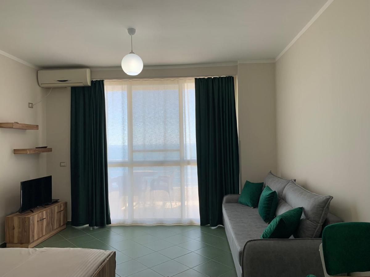 Apartament Eri 4 *
