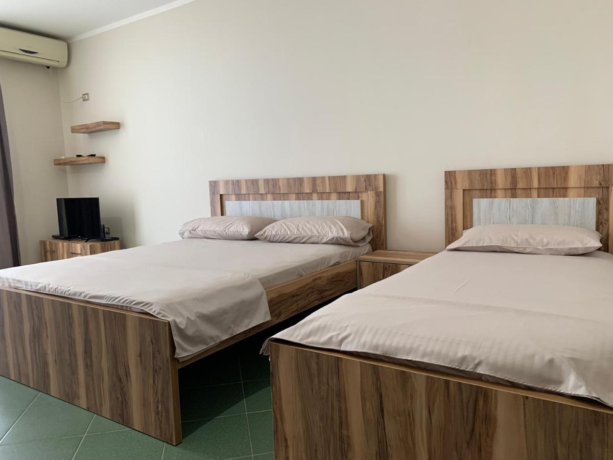 Apartament Eri 4 *